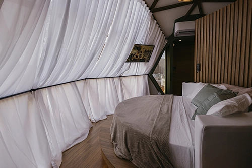 Conforto supremo na cama redonda com enxoval de 1000 fios e toque suave