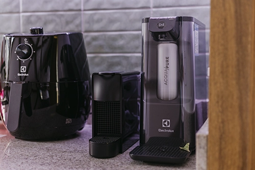 Cozinha de luxo totalmente equipada com Airfryer e máquina de café Electrolux