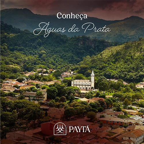 Vista aérea das estradas nas montanhas de Águas da Prata