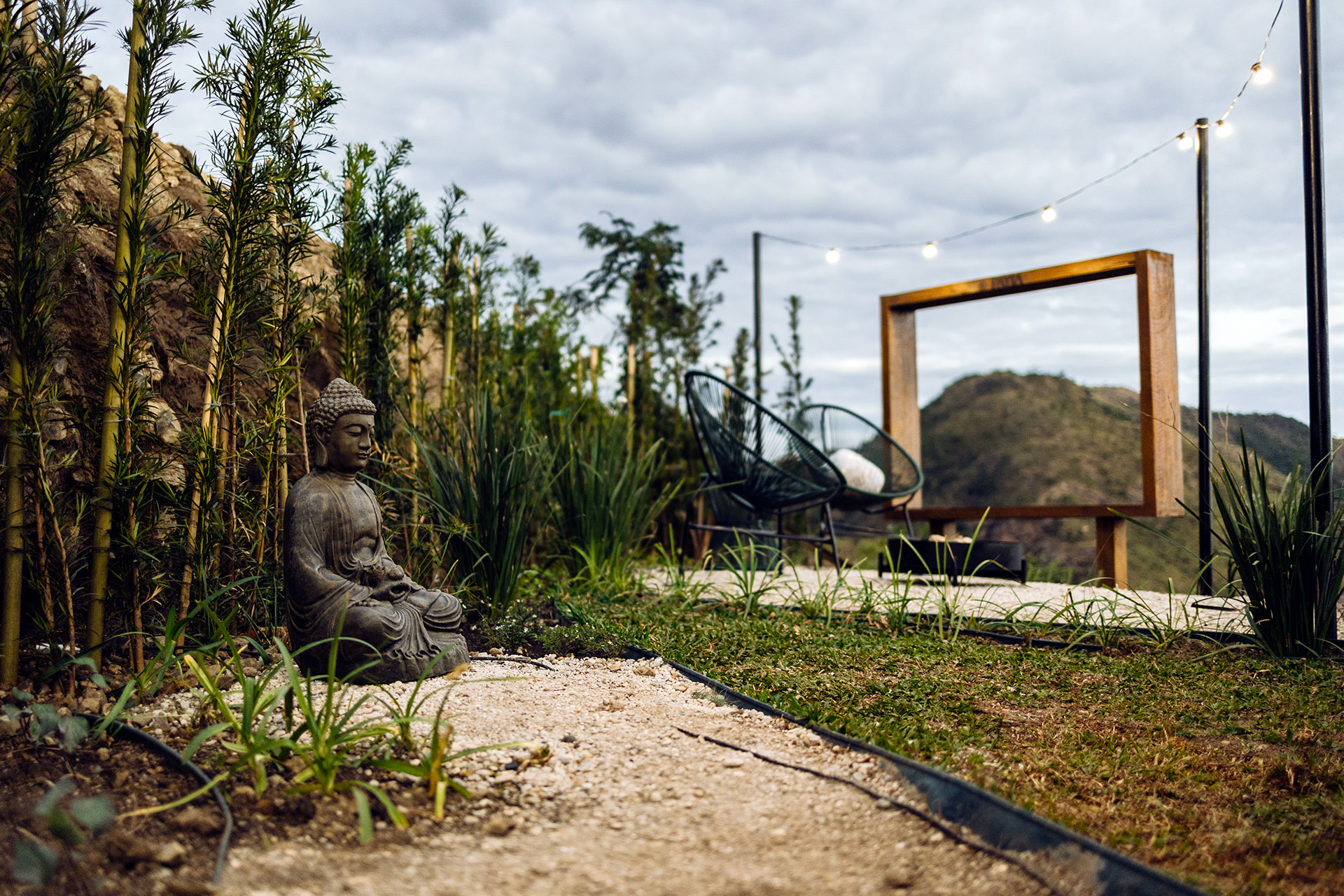 Jardim superaconchegante do Domo Uaná, ideal para relaxar.